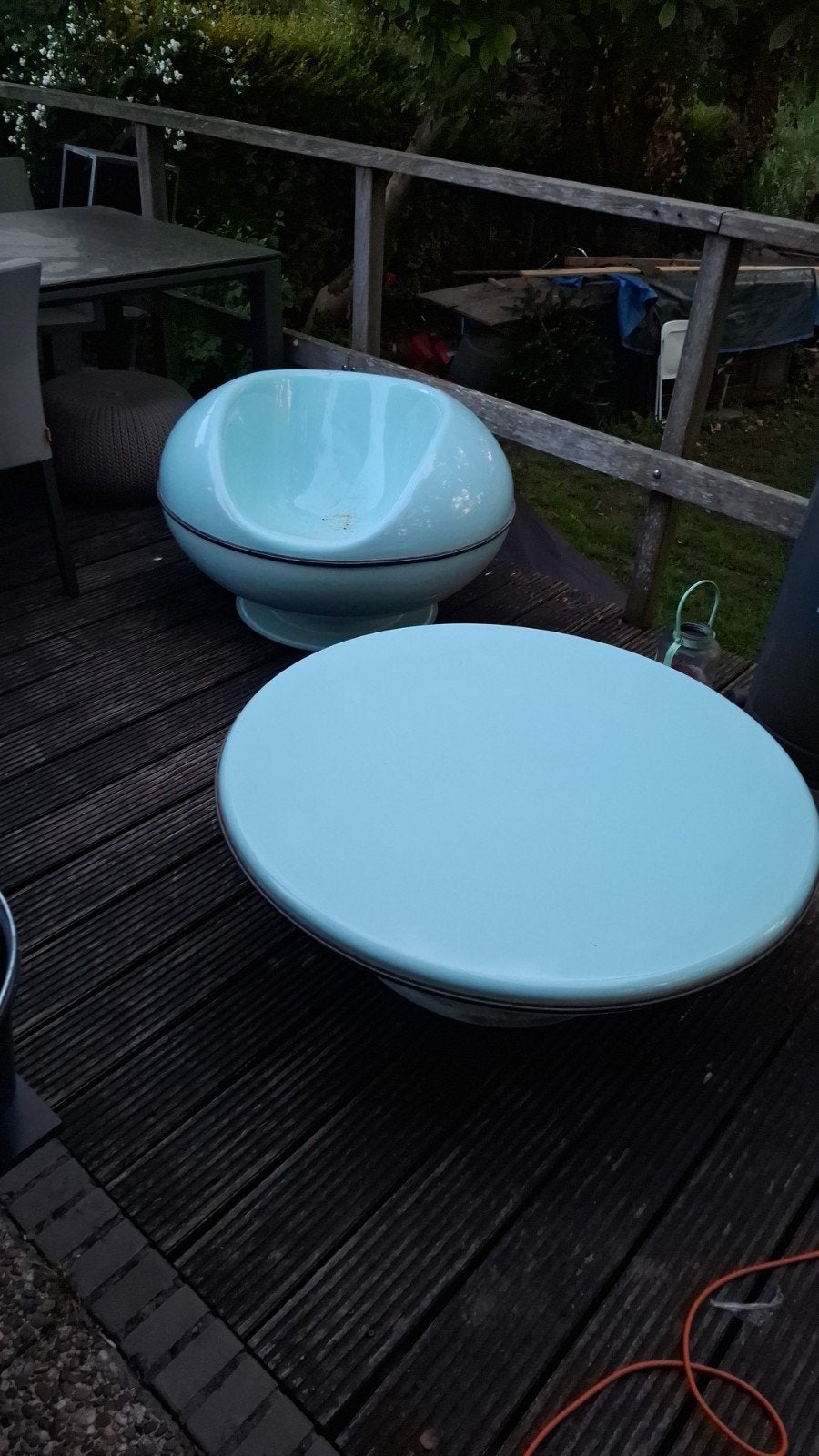 Kuipstoel en tafel naar design van Eero Aarnio, Huis en Inrichting, Ophalen, Kunststof, Gebruikt, Blauw