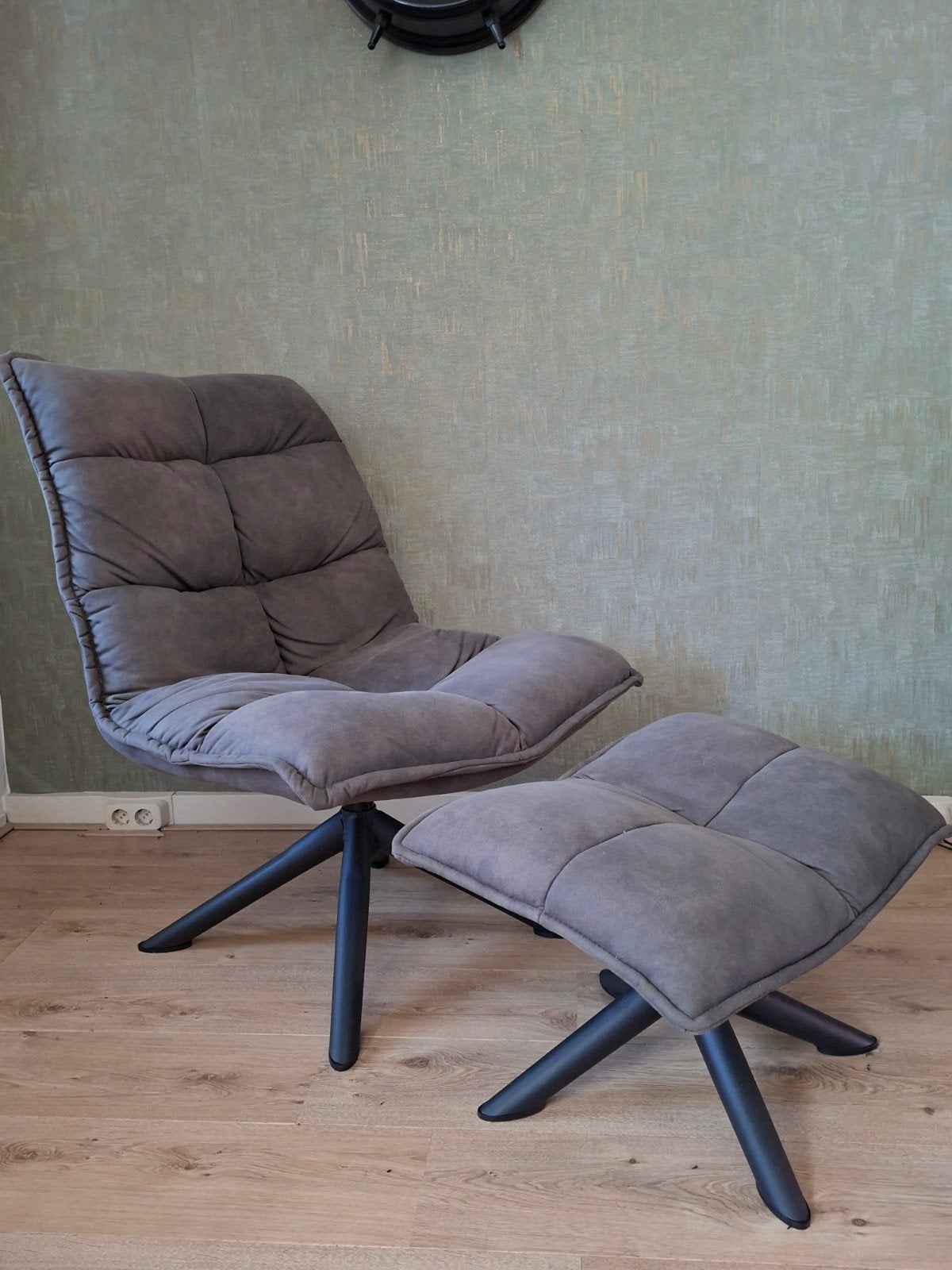 Clayton draaibare fauteuil  met hocker antraciet Leen Bakker, Huis en Inrichting, Ophalen, 75 tot 100 cm, Zo goed als nieuw, Stof