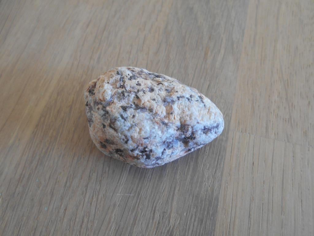 Roze petaliet, toermalijn, Verzamelen, Mineralen en Fossielen, Ophalen of Verzenden, Mineraal