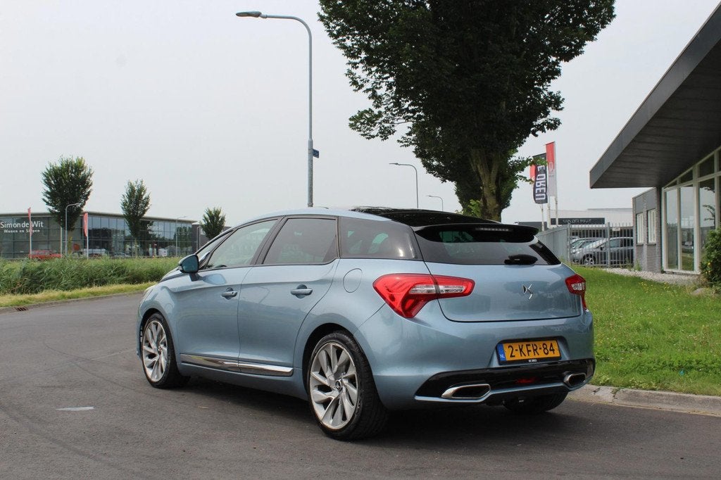 Citroen DS5 200pk Sport Chic | DENON | PANORAMA | TREKHAAK |, Auto's, Euro 5, 15 km/l, Gebruikt, Zwart