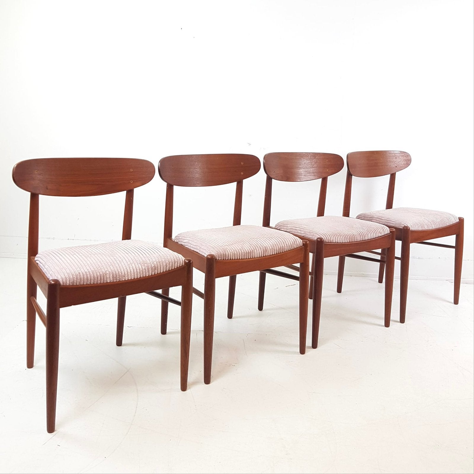 4 vintage stoelen nieuw gestoffeerd licht roze rib, Twee, Overige kleuren, -, -