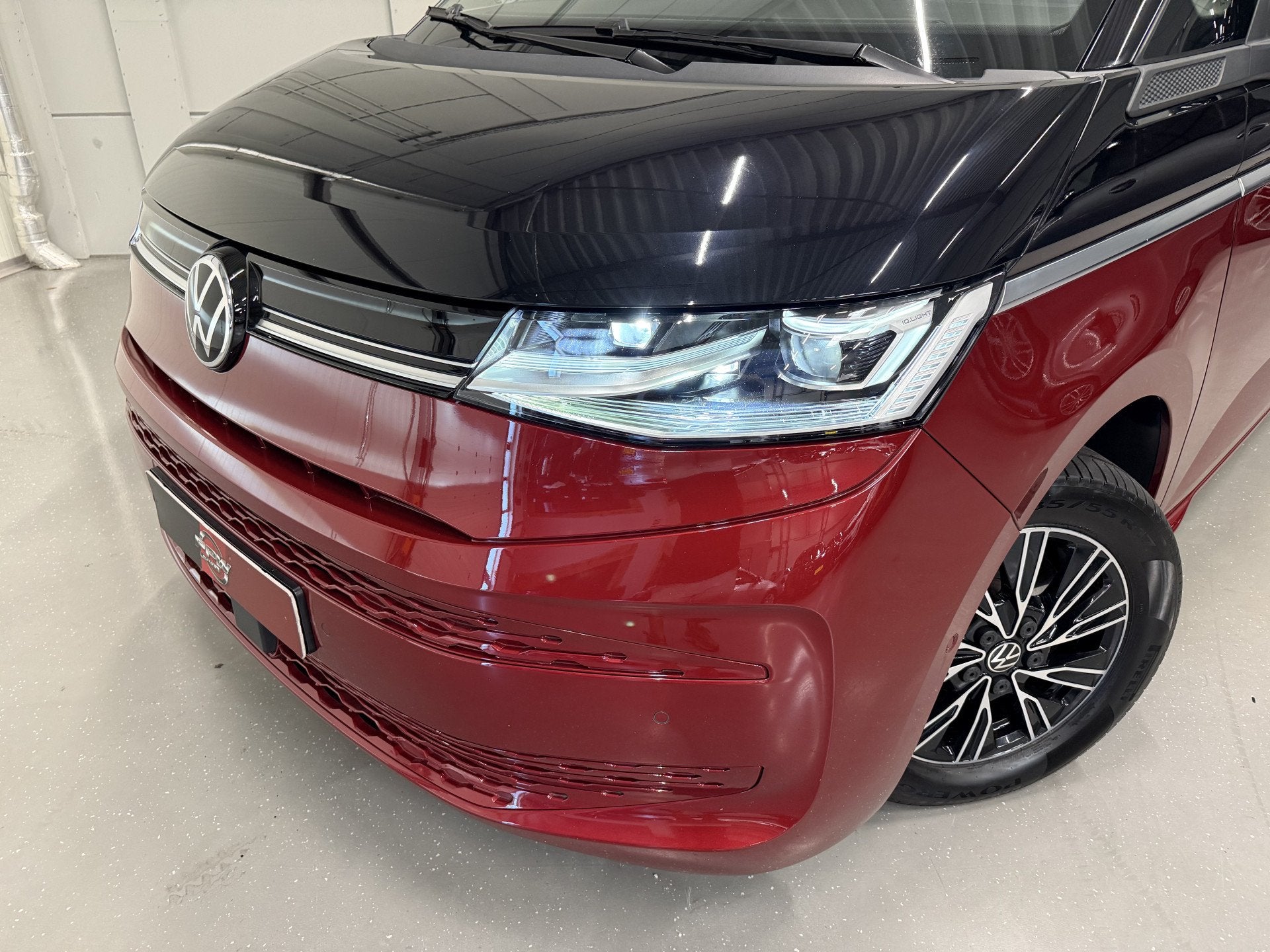 Volkswagen Multivan 1.4 eHybrid Life 7p. PANO/TREKHAAK/SOH 9, Stof, Gebruikt, Zwart, Met garantie (alle)