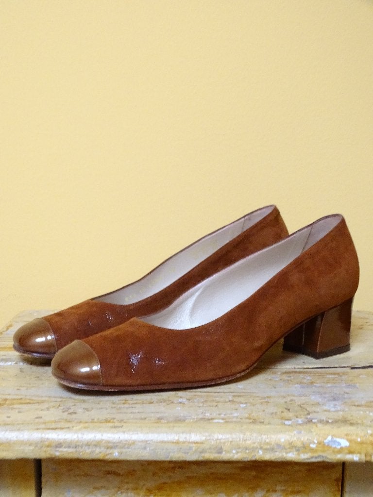 L. Assem suede pumps cognac maat 40, Schoenen met lage hakken, Bruin, Ophalen of Verzenden, Zo goed als nieuw