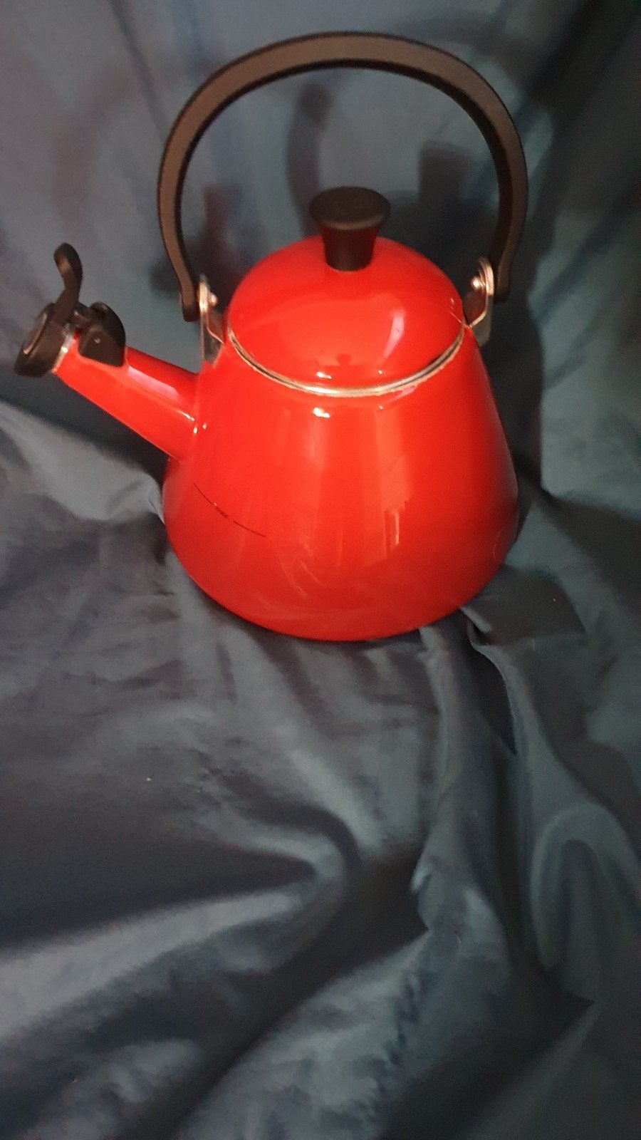 Le Creuset Kone fluitketel,, Witgoed en Apparatuur, Waterkokers, 2 liter of meer, Ophalen of Verzenden, Zo goed als nieuw