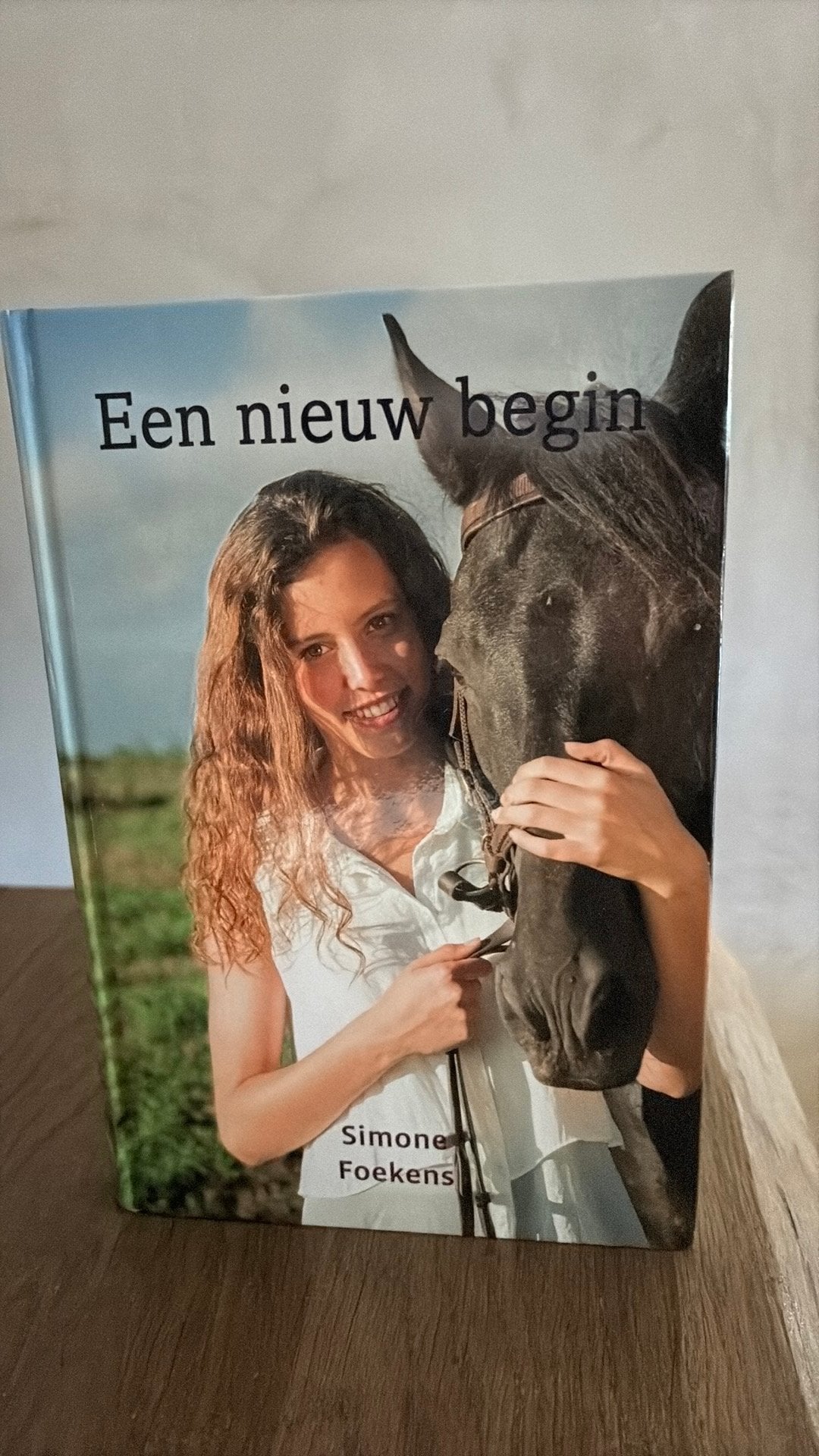 KR-8 Een nieuw begin. Simone Foekens, Ophalen of Verzenden, Zo goed als nieuw