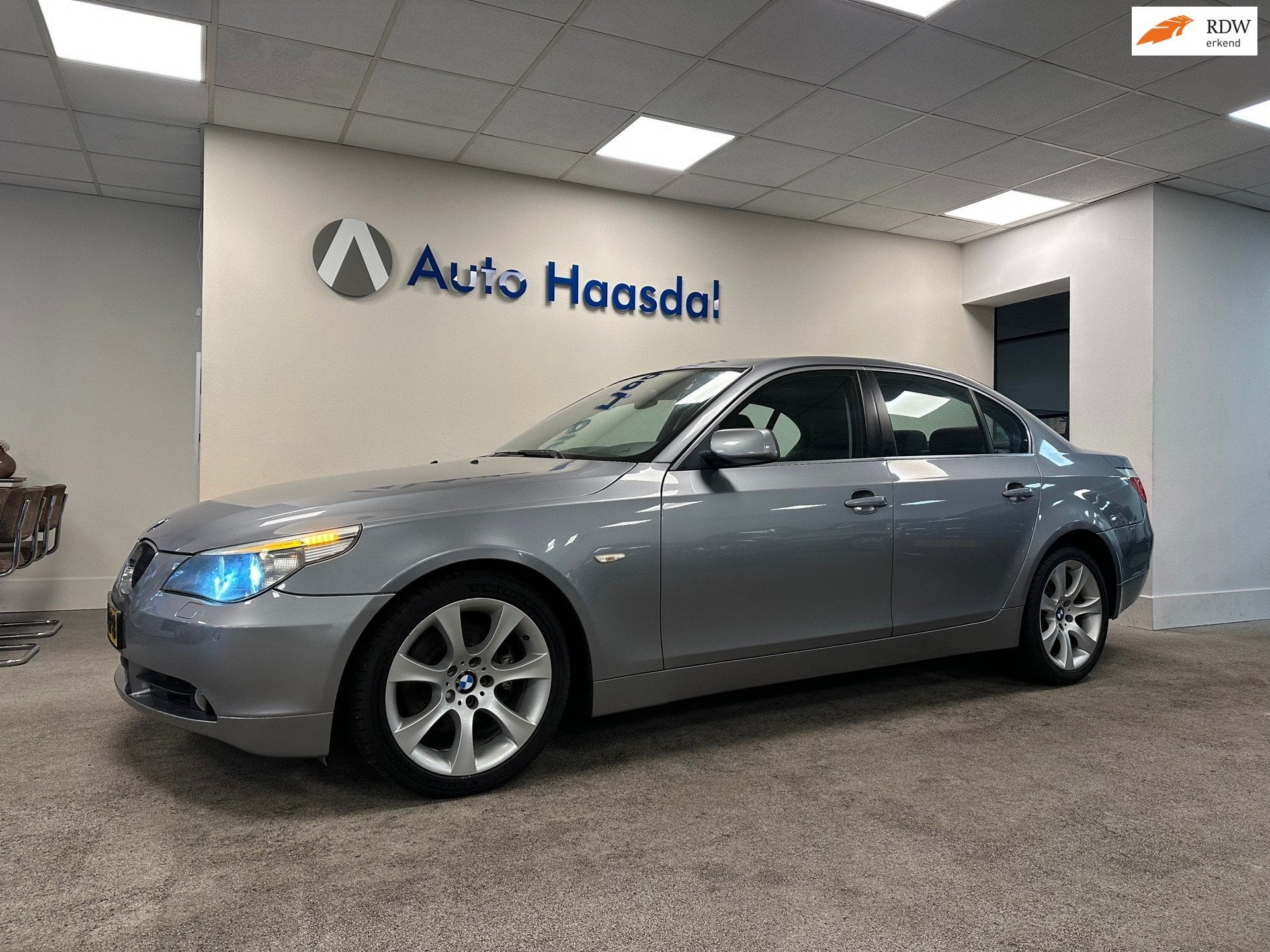 BMW 5-serie 525i Executive|AUTOMAAT|PDC|XENON|SCHUIFDAK|LEDE, Auto's, BMW, Automaat, Achterwielaandrijving, Gebruikt, Zwart