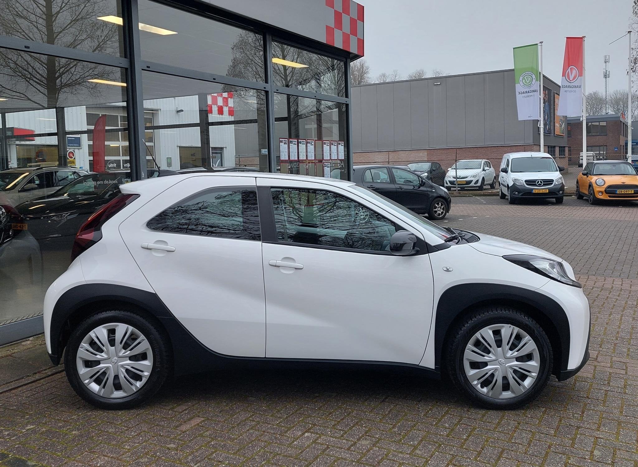 Toyota Aygo X 1.0 VVT-i MT Play | Apple Carplay | Cruise Con, Stof, Gebruikt, 920 kg, Start-stop-systeem