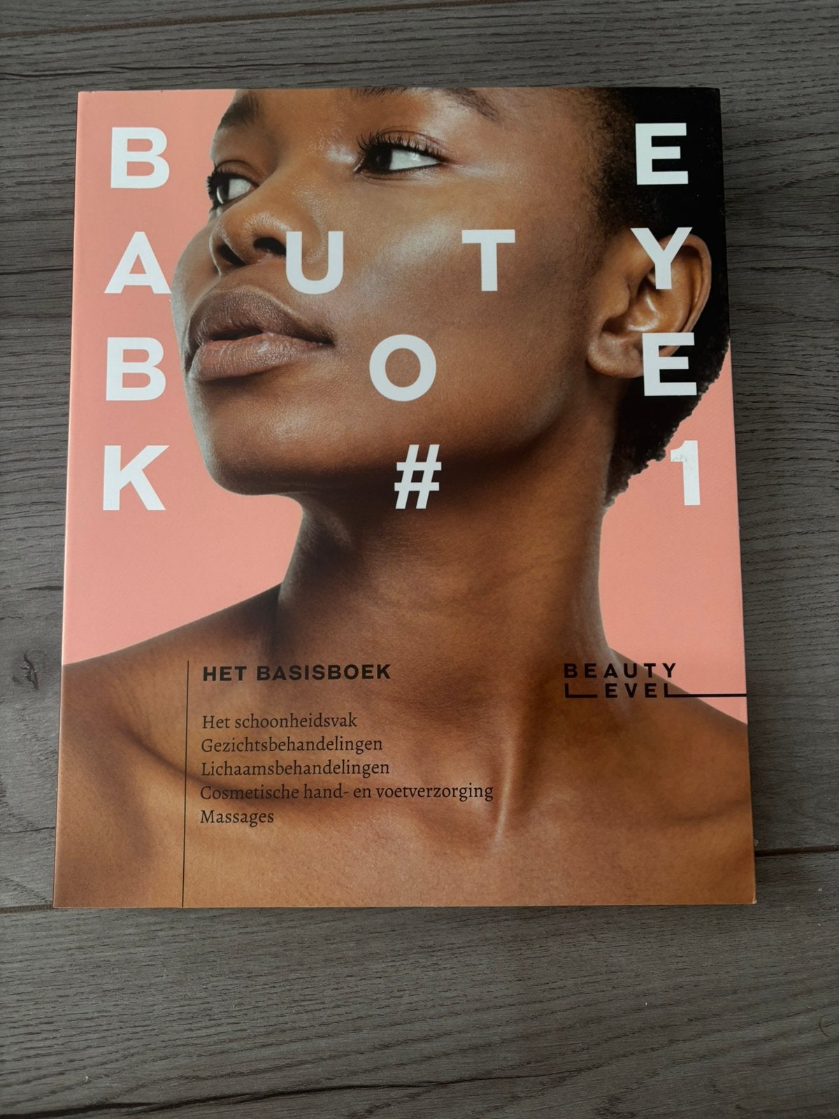 Beauty Level 1&2 boeken - schoonheidsspecialist, Ophalen of Verzenden, Zo goed als nieuw, Make-up en Cosmetica