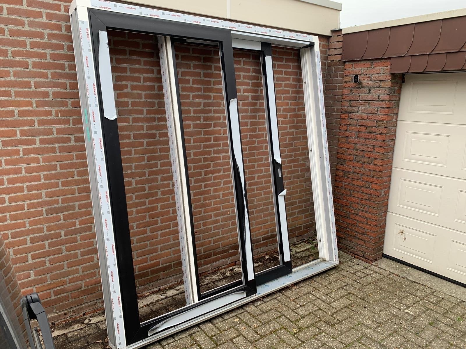 Nieuwe kunststof schuifpui - Zwart/Wit, 237x240 cm, Doe-het-zelf en Verbouw, Deuren en Horren, Ophalen, Kunststof, Nieuw, Buitendeur