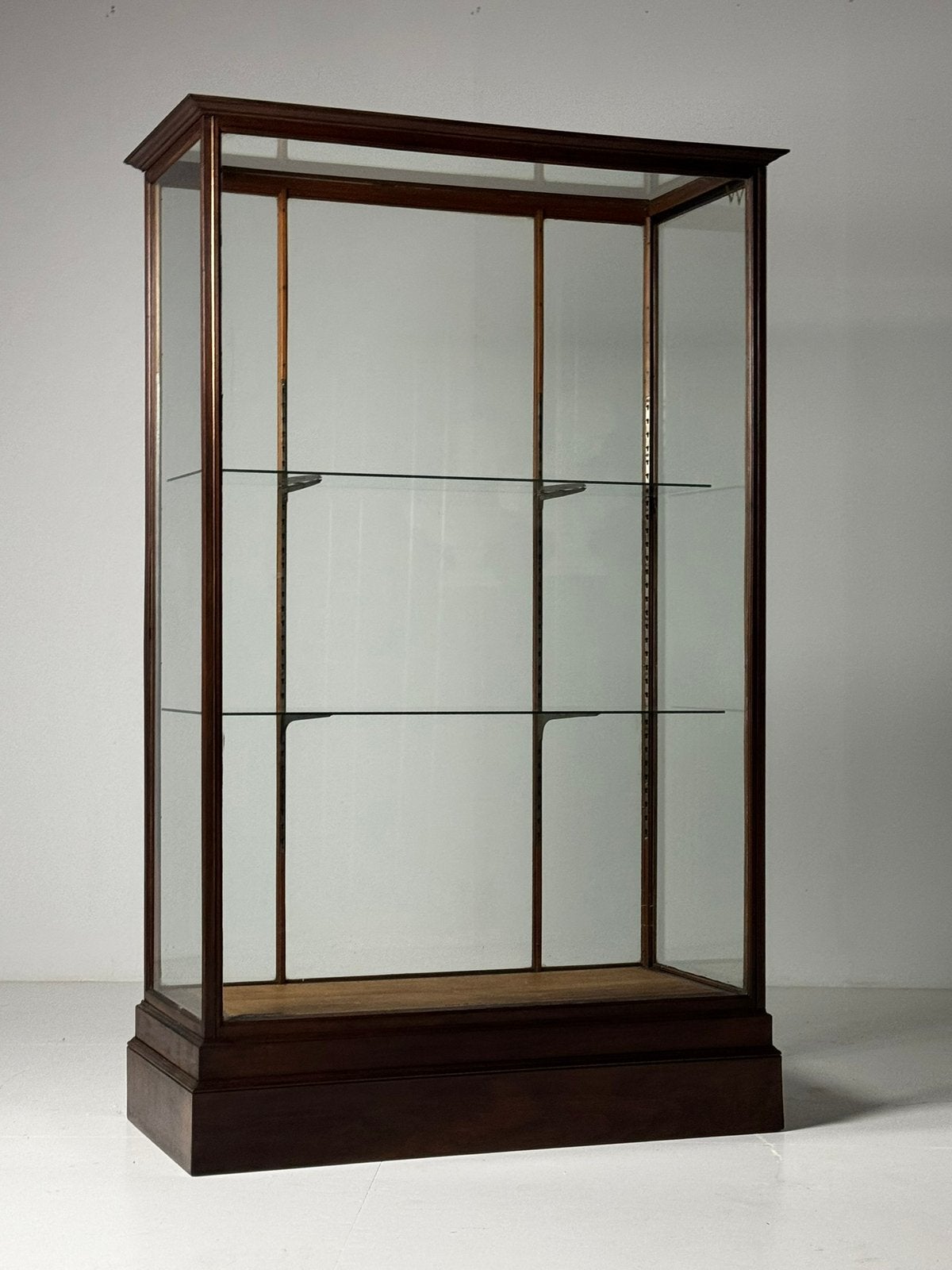 Mahonie Vitrinekast 1920 antiek, Ophalen, 50 tot 100 cm, 25 tot 50 cm, Glas