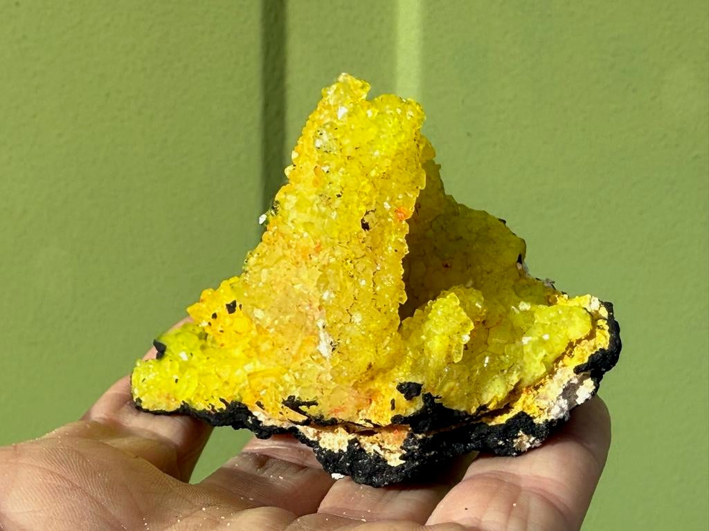 Powerboll grote geode mineralen fluorescerende UVActief, Ophalen of Verzenden, Mineraal