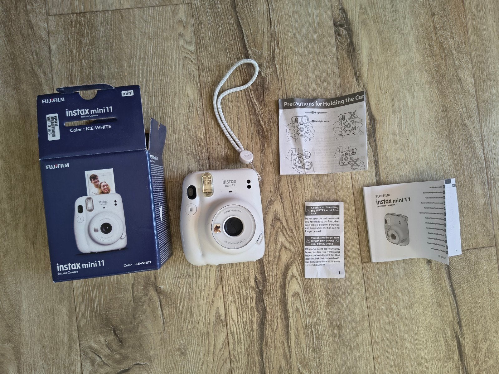 Fujifilm Instax Mini 11 ice-white, instant camera Polaroid., Beeldstabilisatie, Draagriem, Onb, Instant camera