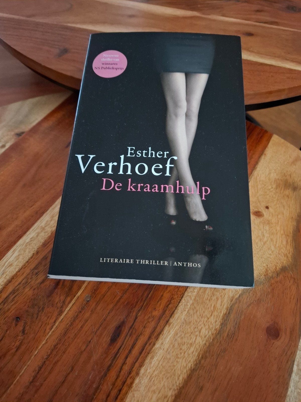 Esther Verhoef - De kraamhulp (Literaire thriller), Boeken, Ophalen of Verzenden, Gelezen, Esther Verhoef, Nederland