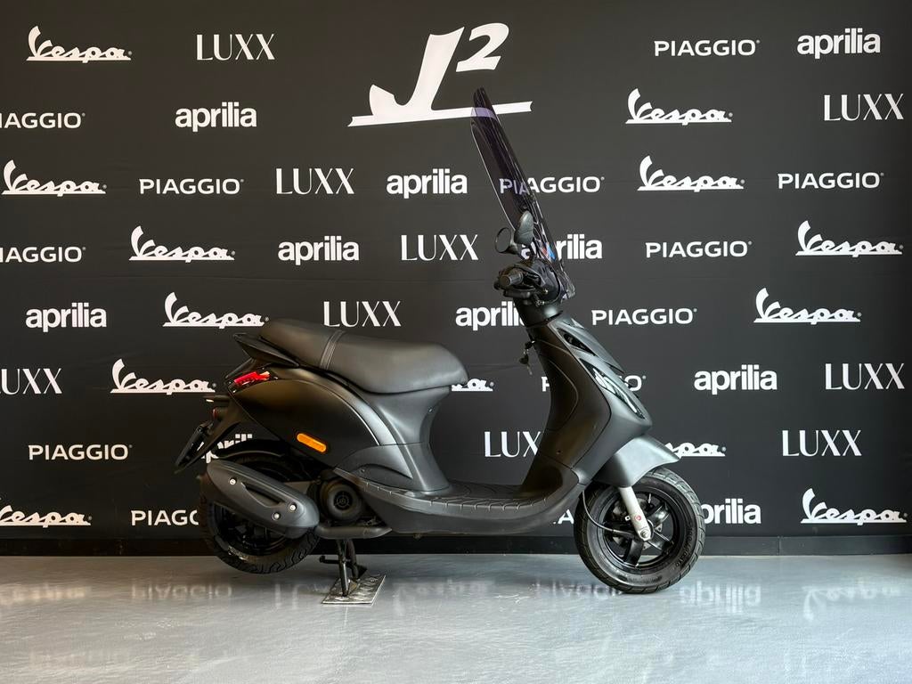Piaggio Zip | Mat Zwart | Snor | 2024 | 3017 km, Fietsen en Brommers, Brommers | Overige merken, ., Ophalen of Verzenden, Zo goed als nieuw