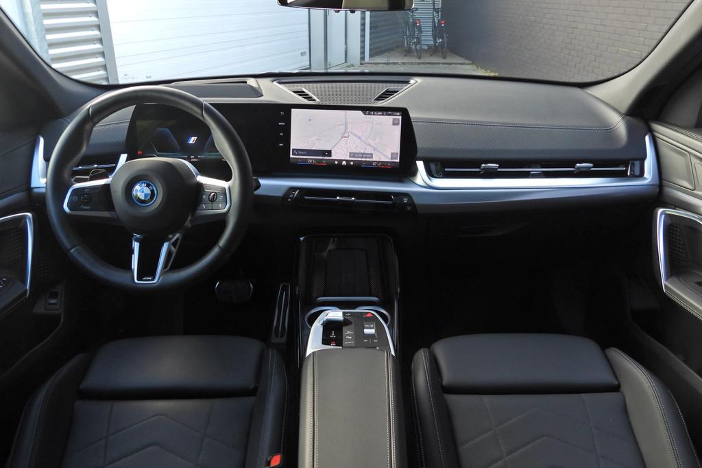 BMW iX2 eDrive20 High Executive M Sport / Panoramadak / Spor, Auto's, BMW, 478 km, Met garantie (alle), 204 pk, SUV of Terreinwagen