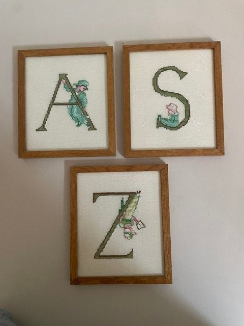 Borduurwerk letters monogram geborduurde letter S en Z., Kinderen en Baby's, Ophalen, Ingelijst, Zo goed als nieuw, Wanddecoratie