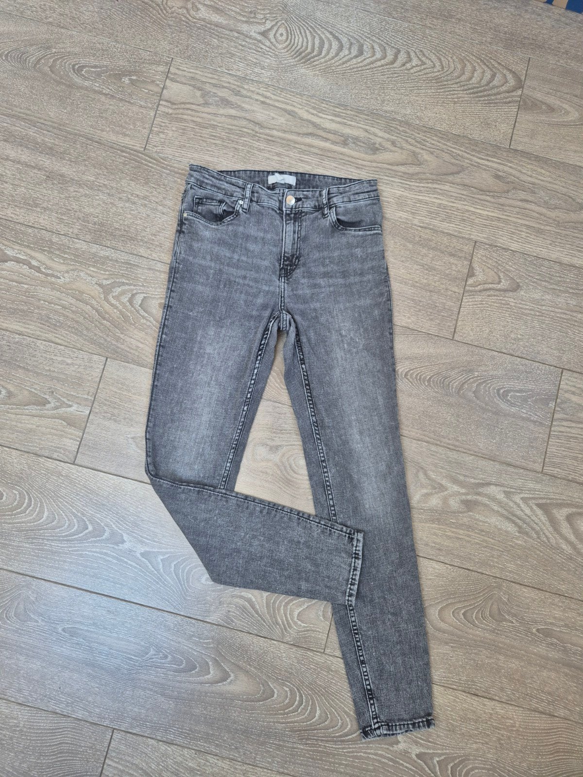 Skinny jeans. Grijs, Kleding | Dames, Spijkerbroeken en Jeans, H&M, Verzenden, Zo goed als nieuw, W30 - W32 (confectie 38/40)
