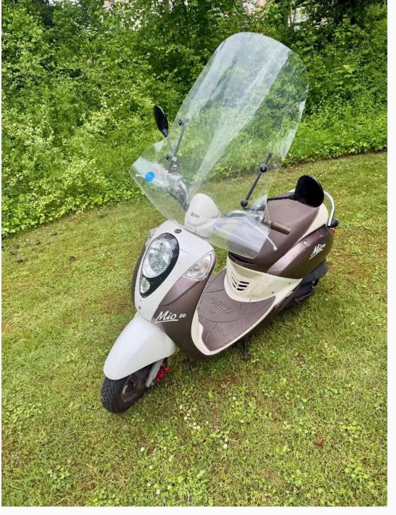 Goedlopende SYM mio (2010) met helm, kettingslot en papieren, Gebruikt, Benzine, 50 cc, Maximaal 25 km/u