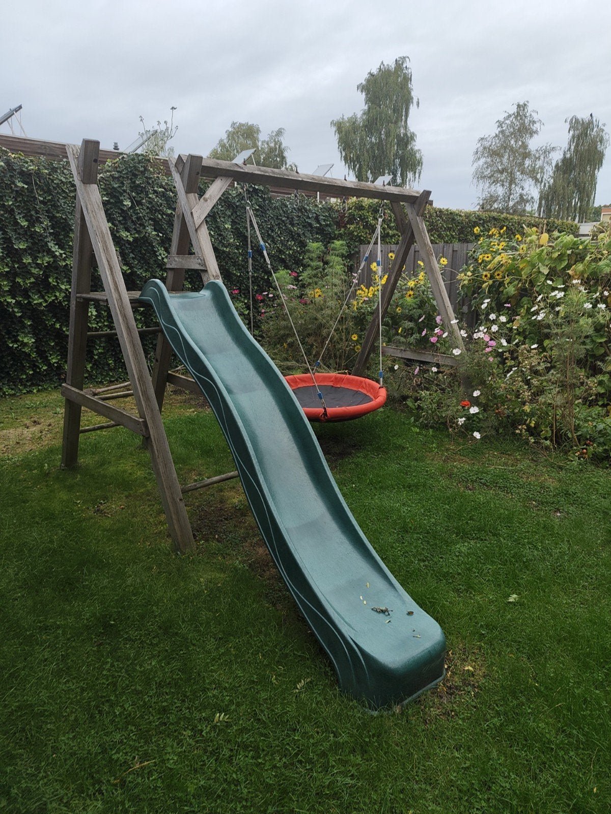 Houten speeltoestel met glijbaan en diverse schommels, Ophalen, Gebruikt, Glijbaan