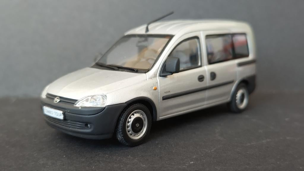 Opel Combo Tour 1:43 Minichamps Pol, Auto, Verzenden, Minichamps@pma.de, Zo goed als nieuw