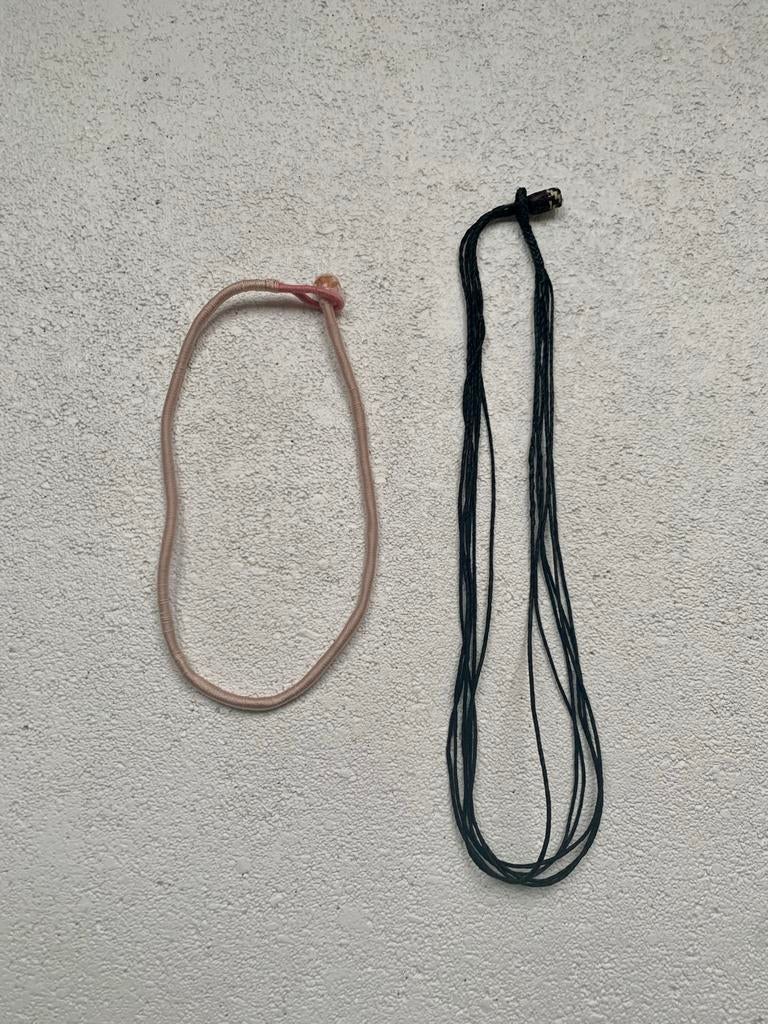 Twee Afrikaanse sieraden: leer en katoen, perfecte conditie, Ophalen of Verzenden, Zo goed als nieuw, Leer
