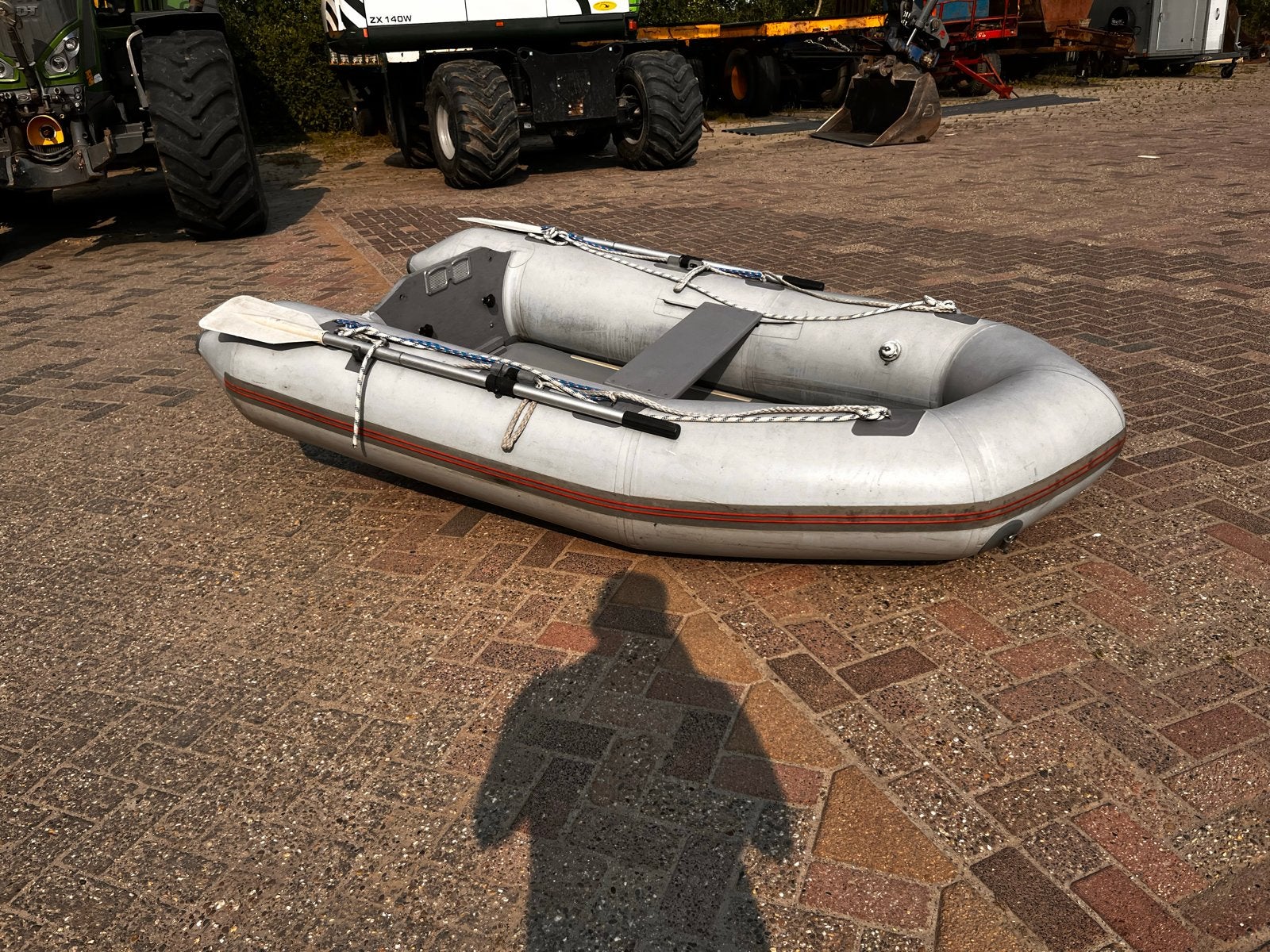 Nette rubberboot 2.6m met steunwielen - ideaal voor beginner, Watersport en Boten, Rubberboten, Overige brandstoffen, Zo goed als nieuw