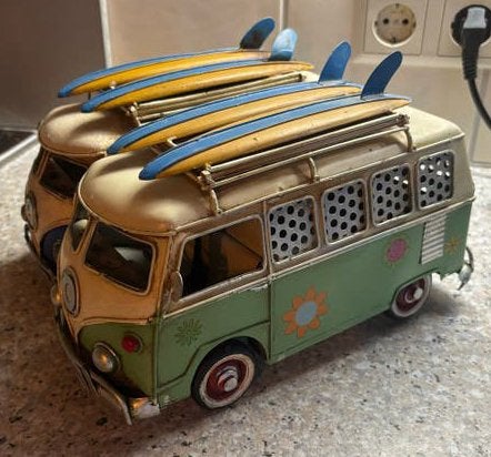 Twee mooie vintage hippie busjes met surfplanken, Overige merken, Auto, Groter dan 1:32, Ophalen of Verzenden
