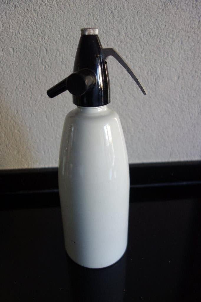 Soda fles wit zwart sodawater, Ophalen of Verzenden