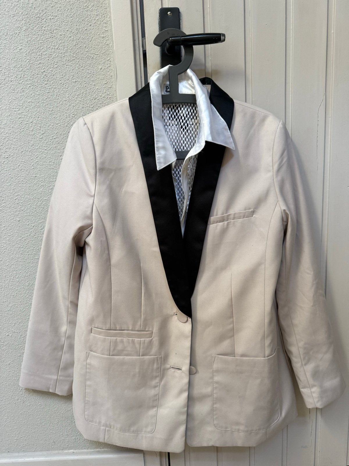 Beige smoking blazer H&M, valt als maat 38, Maat 38/40 (M), Beige, Ophalen of Verzenden, Jasje