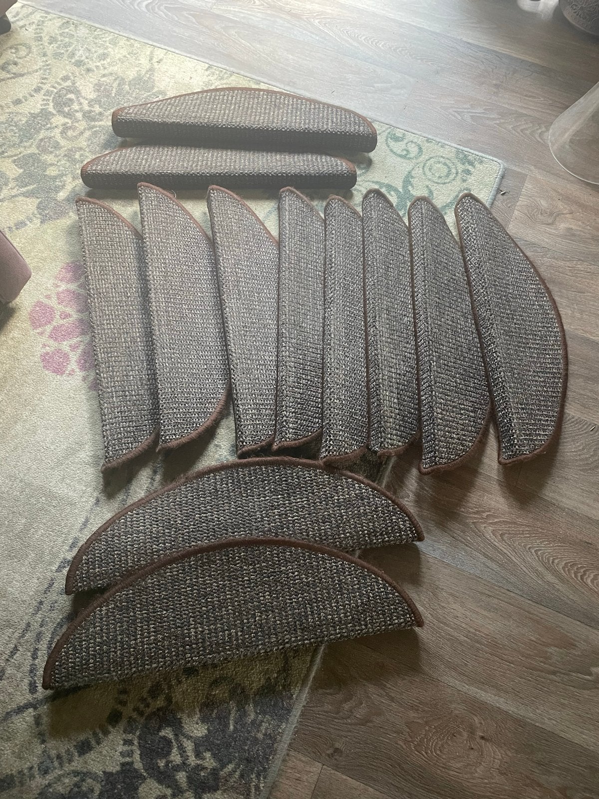 Set van 12 grijs/zwarte halfronde trapmatten, Huis en Inrichting, Ophalen, Zwart, Minder dan 50 cm, Gebruikt