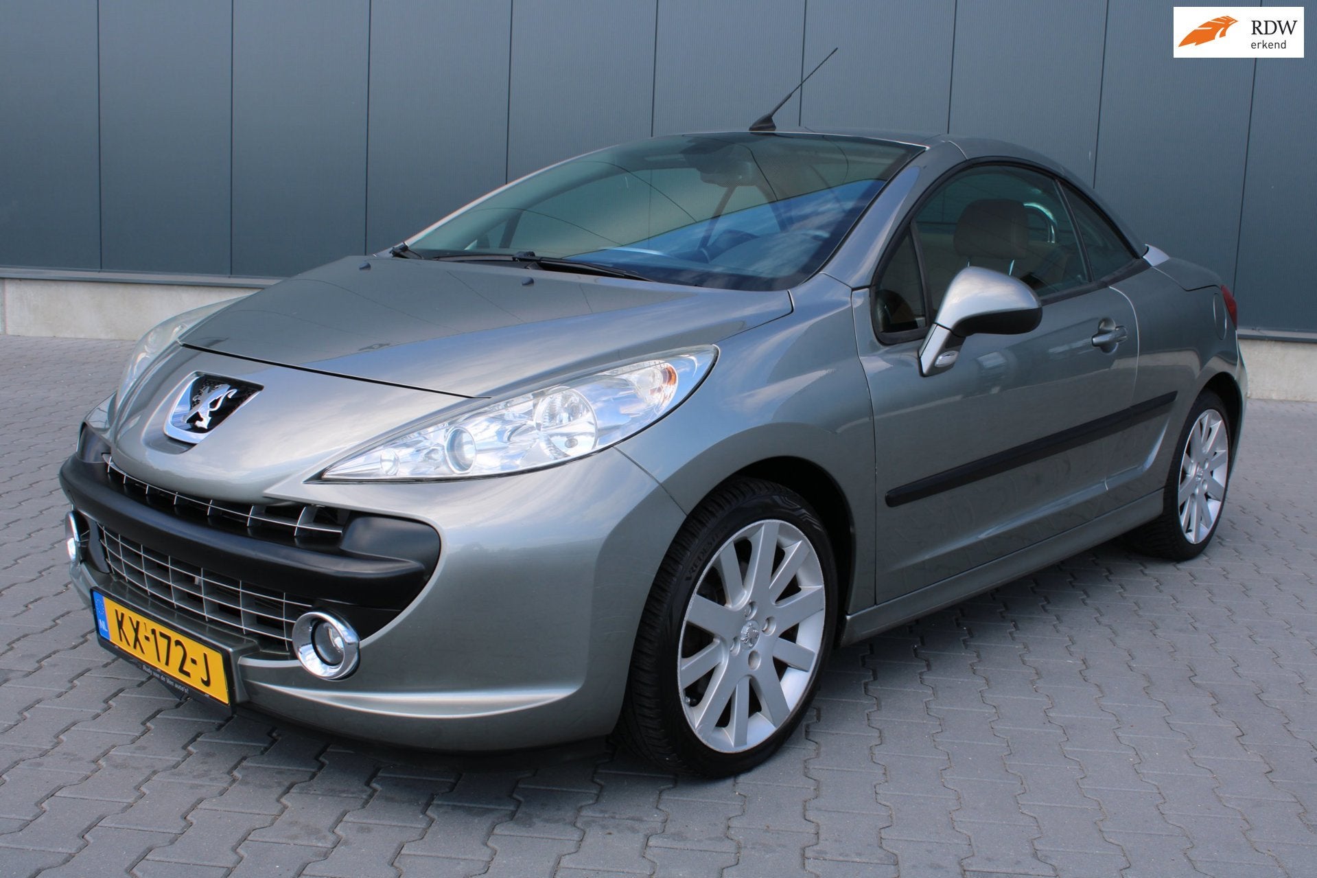 Peugeot 207 CC 1.6 VTi Roland Garros NIEUWE APK, Auto's, Dealer onderhouden, Gebruikt, Automatische klimaatregeling, 4 cilinders