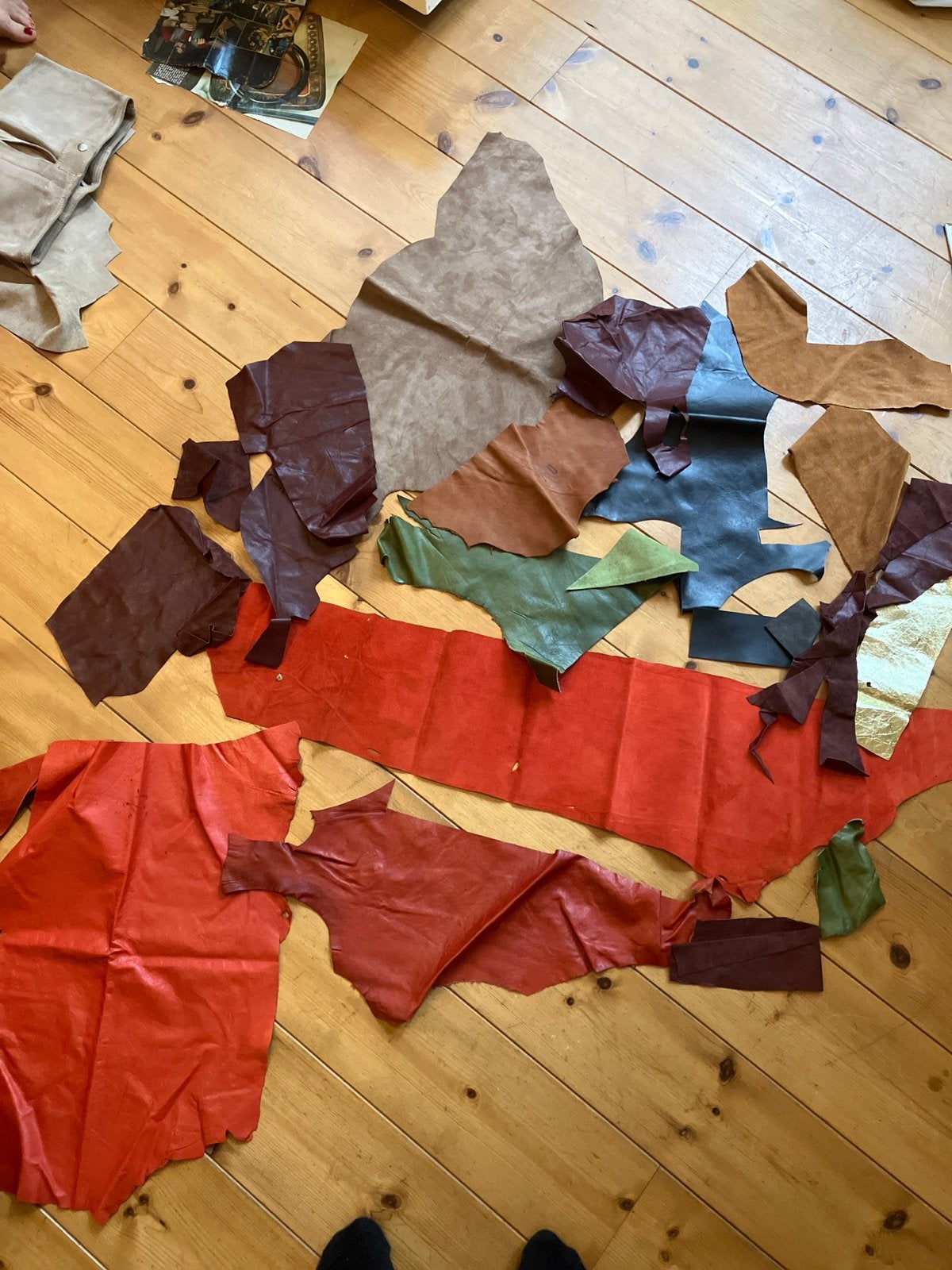 Diverse lappen leer in verschillende diktes en kleuren, Gebruikt, Meerkleurig, Ophalen of Verzenden, Leer