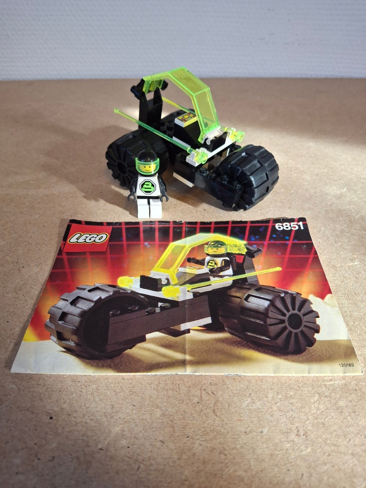 Lego 6851 Tri-Wheeled Tyrax. Jaren 90 Blacktron II Space, Kinderen en Baby's, Lego, Info@lego.com, 33 Bath Road, Slough, UK, Lego