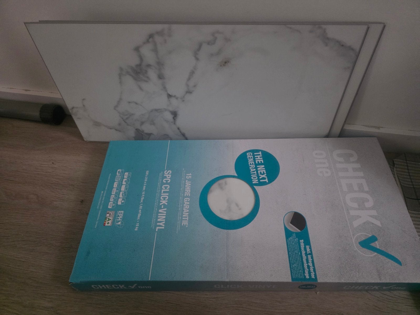 Marmerlook Kliklaminaat - 1,92 m² + 2 losse platen, Ophalen, Kunststof, Nieuw, Minder dan 5 m²