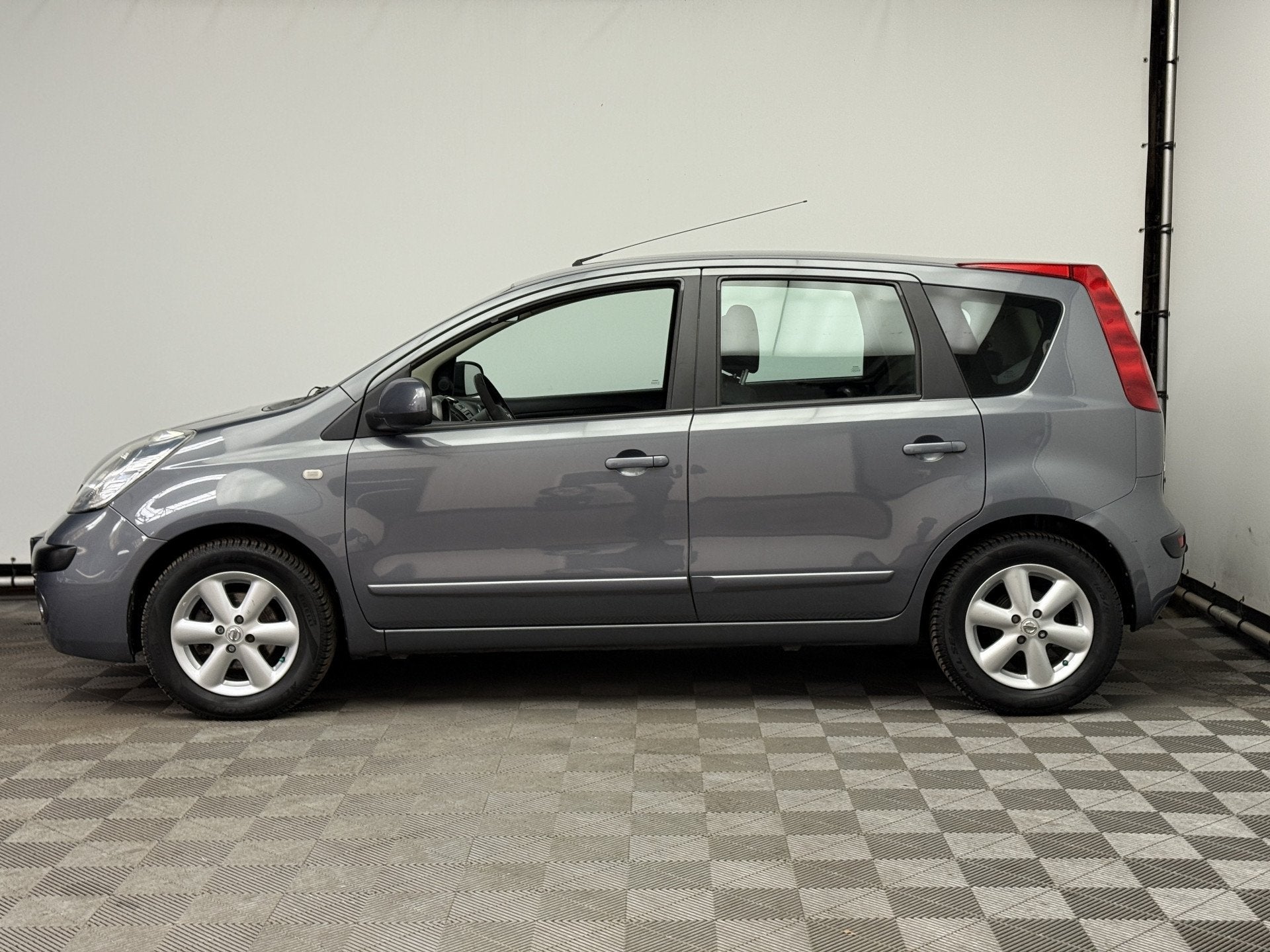 Nissan Note 1.4 Acenta ECC Trekhaak NL Auto (bj 2007), Auto's, Nissan, Voorwielaandrijving, Stof, 4 cilinders, Met garantie (alle)