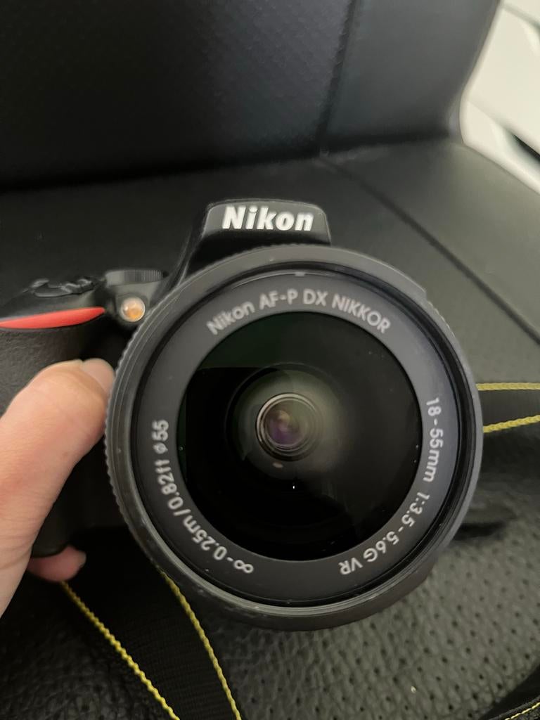Nikon D5600 DSLR Camera met 18-55mm en 70-300mm lenzen, Ophalen, Spiegelreflex, Zo goed als nieuw, Nikon