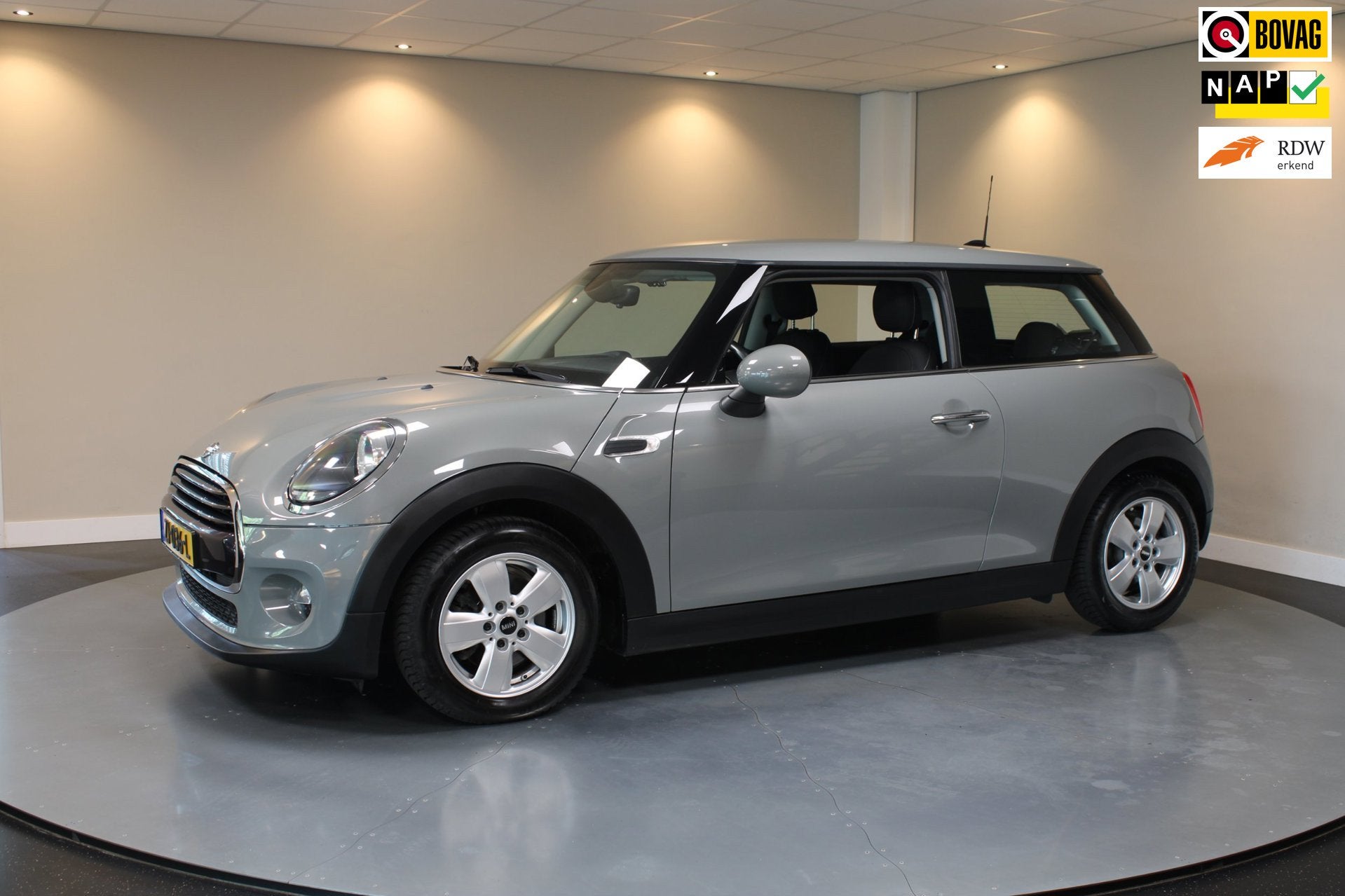 Mini 3-Deurs 1.5 Cooper Salt *Dealer OH* Carplay|Navi|Cruise, Auto's, Voorwielaandrijving, Dealer onderhouden, 136 pk, Gebruikt