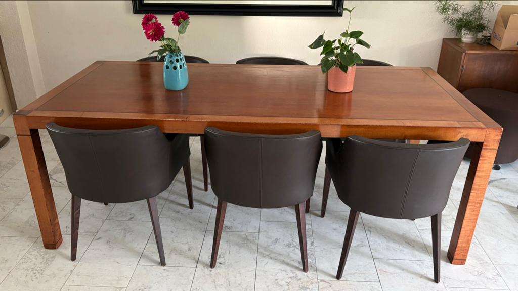 Kersenhouten eettafel met lederlook stoelen, Huis en Inrichting, Ophalen, Gebruikt, Postmodern klassiek en modern 'hotel chic'