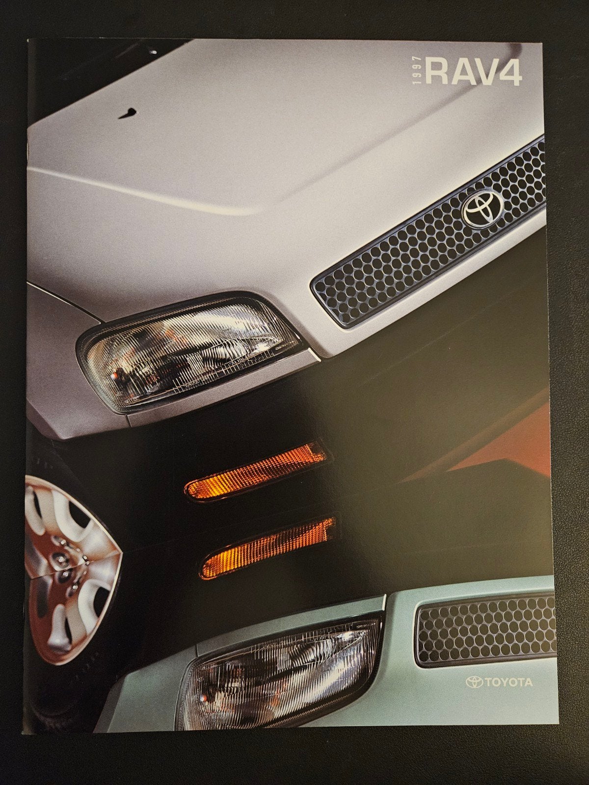 Brochure Toyota RAV4 1997 USA, Ophalen of Verzenden, Zo goed als nieuw, Toyota