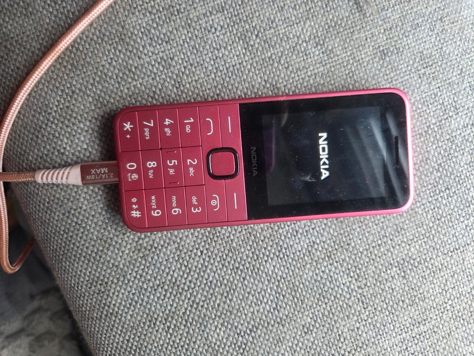roze/rode nokia, Ophalen, Overige modellen, Fysiek toetsenbord, 3 tot 6 megapixel