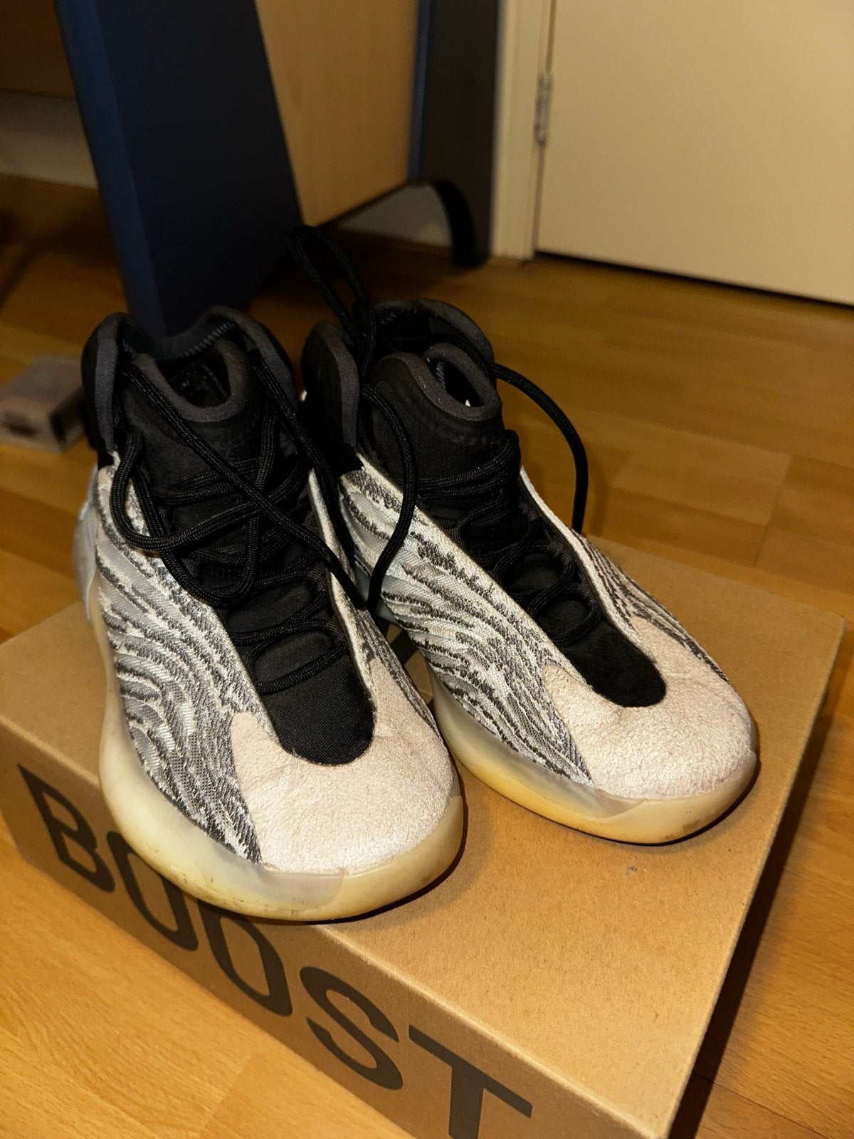 Adidas Yeezy QNTM Lifestyle Sneakers - Maat 41 1/3, Ophalen of Verzenden, Zo goed als nieuw, Overige kleuren, Sneakers of Gympen