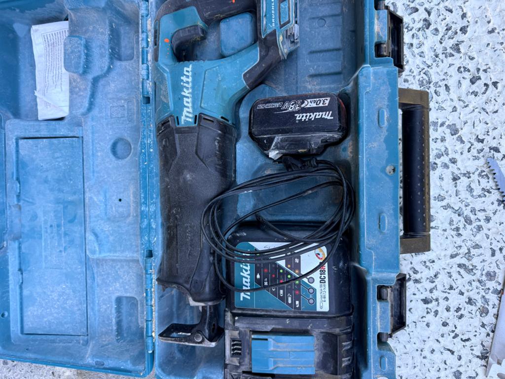 Makita DJR187 Reciprozaag 18V met accu en lader, Ophalen, Gebruikt, 70 mm of meer, Reciprozaag