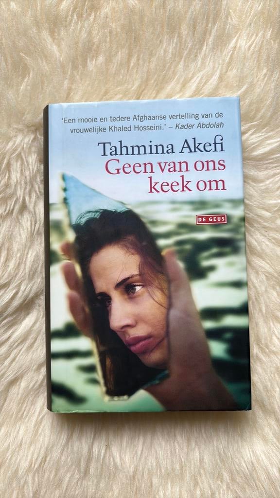 Tahmina Akefi - Geen van ons keek om, Ophalen of Verzenden, Nieuw, Tahmina Akefi