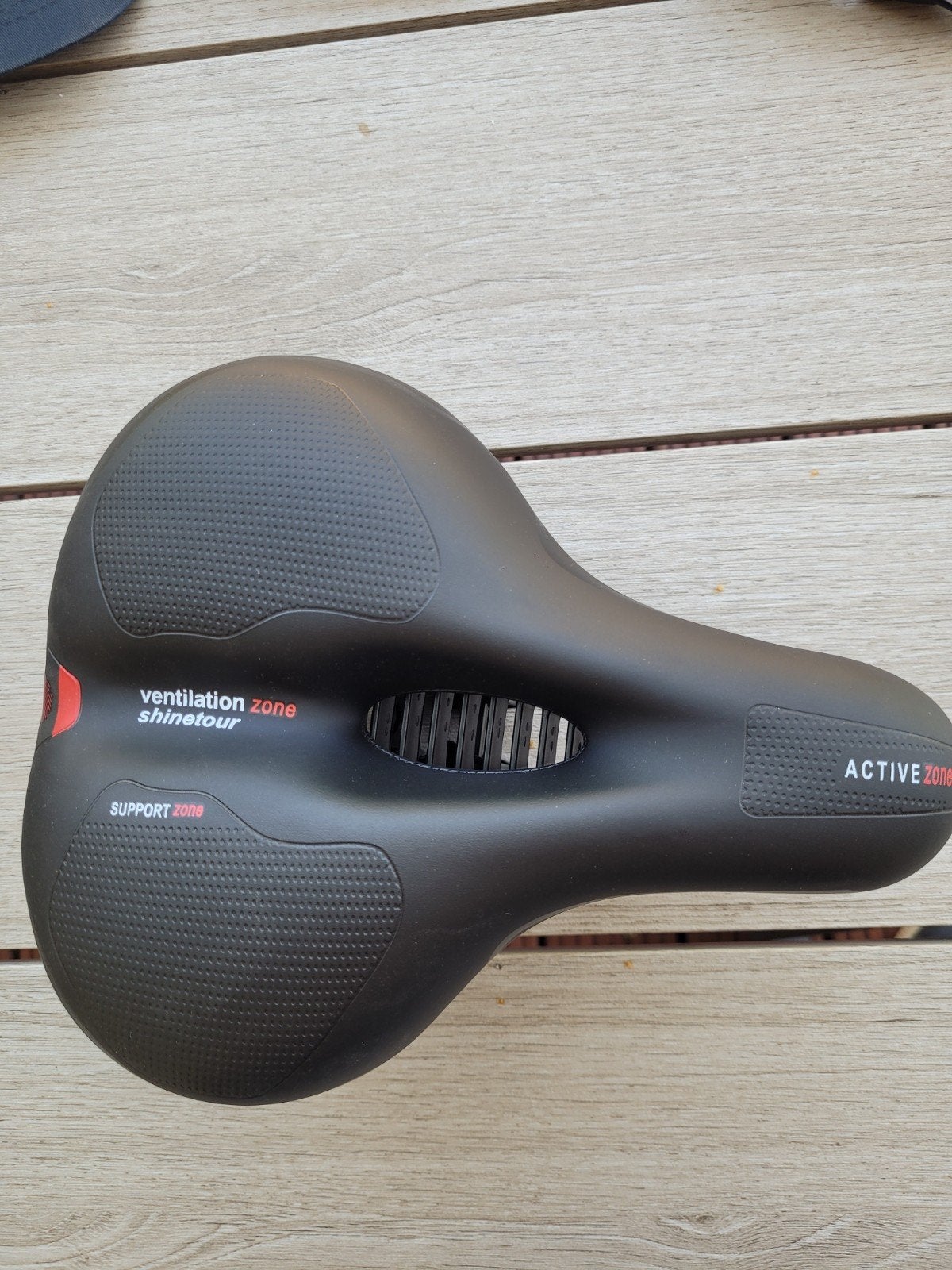 Fietszadel Met Gelpads - Zwart/Rood - Uitsparing - Z, Shinetour, Ophalen of Verzenden, Zo goed als nieuw, Zadel