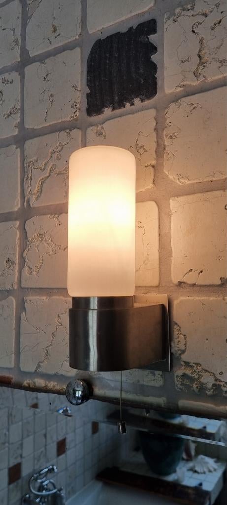 Moderne wandlamp met melkglas en trekkoord, Ophalen of Verzenden, Gebruikt, Glas, Modern