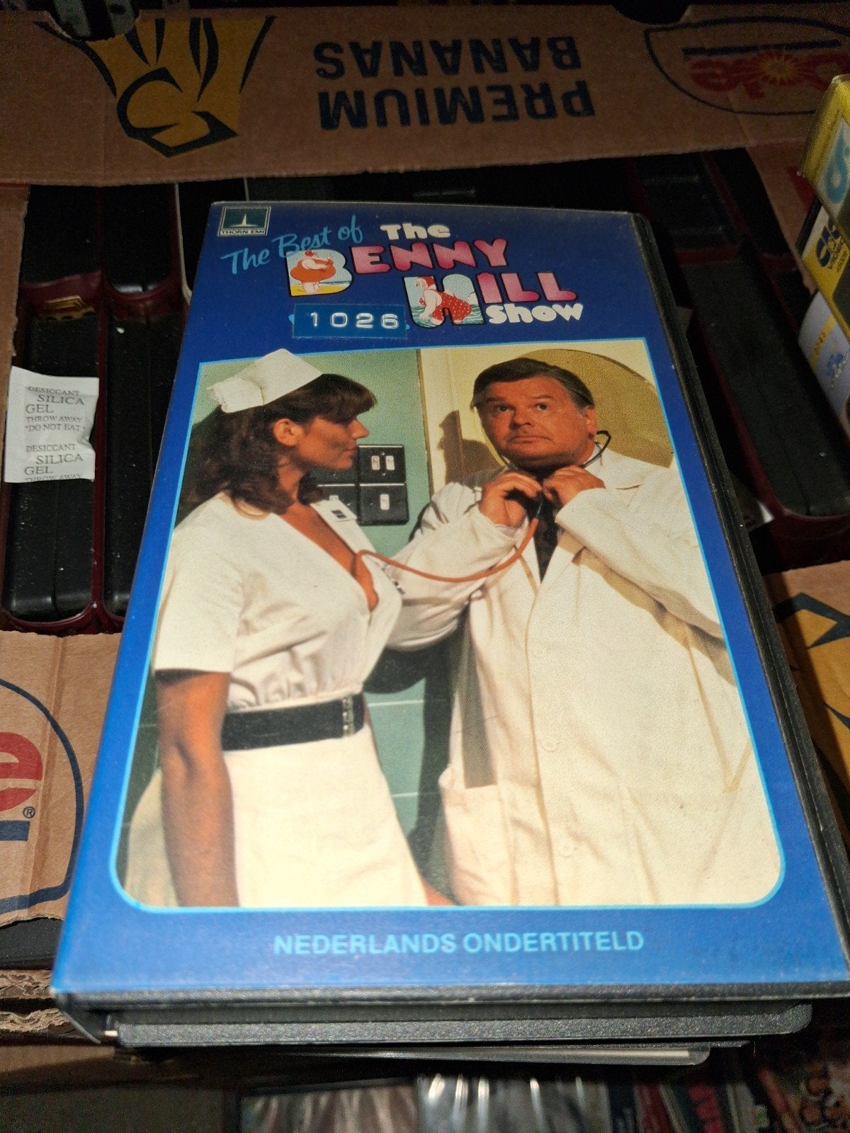 Vhs ex-rental  - The Benny Hill Show vol 2, Alle leeftijden, Ophalen of Verzenden, Gebruikt, Komedie