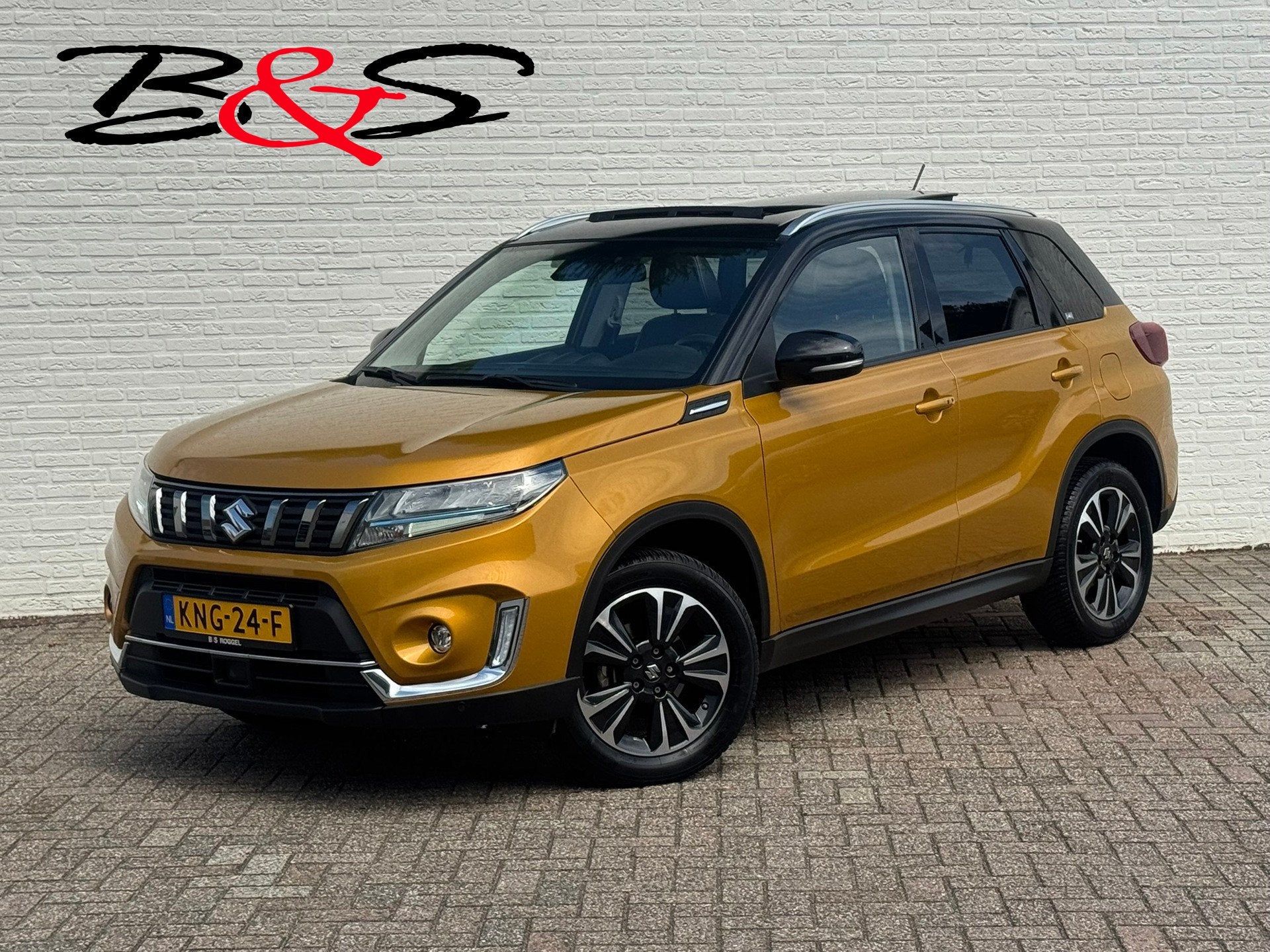 Suzuki VITARA 1.5 Hybrid Style Trekhaak Panorama dak Camera, Auto's, Dealer onderhouden, Gebruikt, 4 cilinders, 400 kg