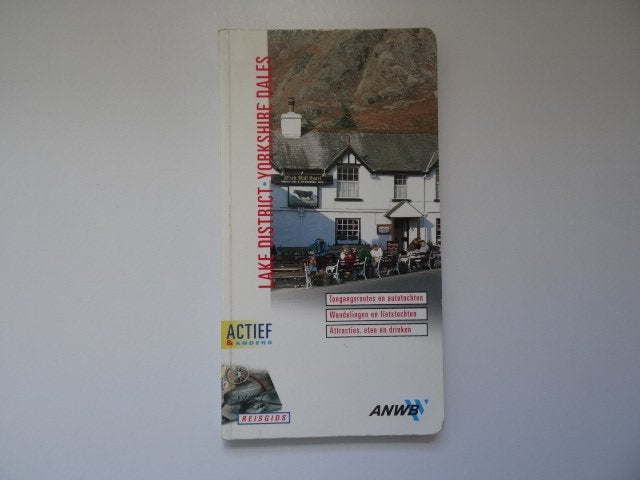 Lake District en Yoskshire Dales (Noord Engeland) anwb, Boeken, Reisgidsen, Gelezen, Europa, Ophalen of Verzenden, Reisgids of -boek