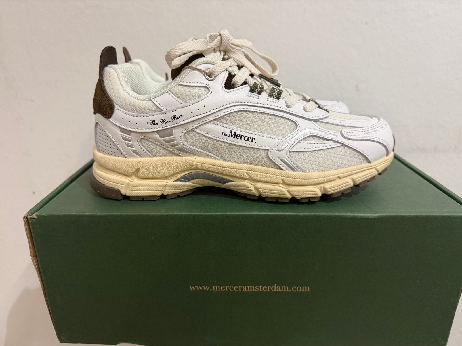 Te koop nieuwe Mercer Re Run Vintage White Brown maat 39, Postlaan 3, Mercer, Nieuw, Ophalen of Verzenden