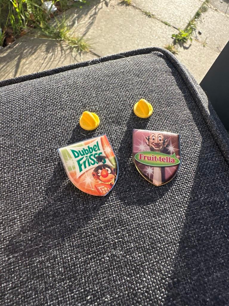 Efteling pins - Dubbel Frisss en Fruit-tella, Ophalen of Verzenden, Gebruikt, Overige onderwerpen, Speldje of Pin
